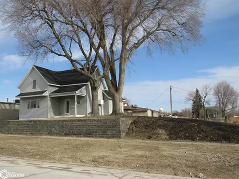 307 E 5th St, Carroll, IA 51401 photo 4