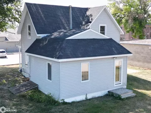 307 E 5th St, Carroll, IA 51401 photo 3