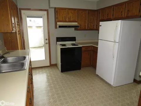 307 E 5th St, Carroll, IA 51401 photo 9