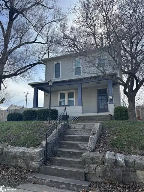 905 S 9th St, Burlington, IA 52601