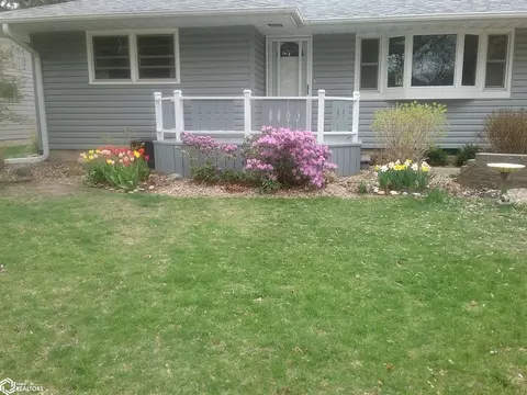 809 SW 5th St, Hampton, IA 50441 photo 2