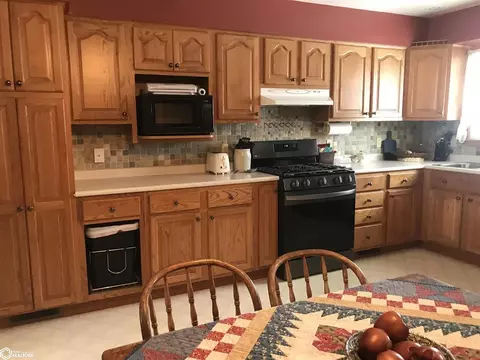 809 SW 5th St, Hampton, IA 50441 photo 10