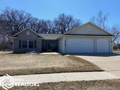 305 Birch Ave, Clear Lake, IA 50428