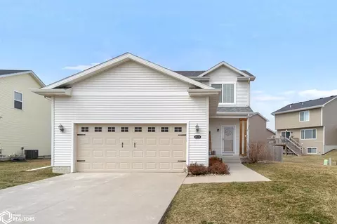 2514 River Ridge Rd, Des Moines, IA 50320