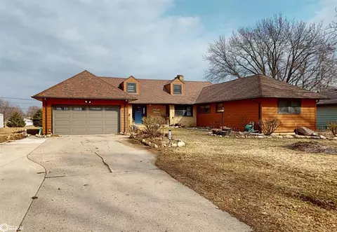 708 S Kiel St, Holstein, IA 51025