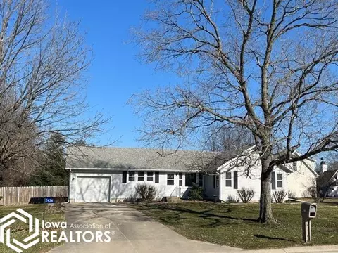 2434 Iowa Ave, Mount Pleasant, IA 52641