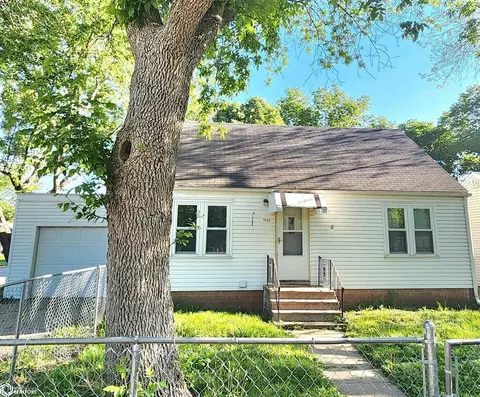 1004 16th St NE, Mason City, IA 50401