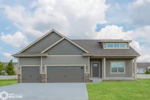 2516 Knollway Dr, Marshalltown, IA 50158