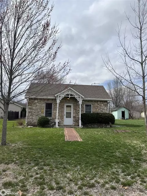 407 N 4th St N, Oquawka, IL 61469