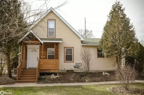 412 N C St, Fairfield, IA 52556