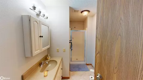 Bath - 601 Park Ave, Odebolt, IA 51458 photo 1 of 6