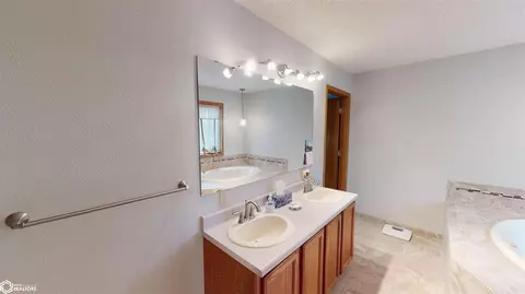 Bath - 601 Park Ave, Odebolt, IA 51458 photo 3 of 6