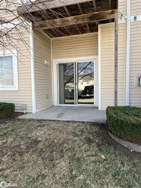 2323 E Porter Ave #37, Des Moines, IA 50320