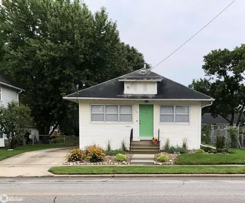 1129 E State St, Mason City, IA 50401