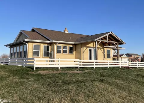 2304 Lake Trl, Fairfield, IA 52556