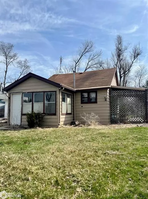 1018 S 6th Ave, Marshalltown, IA 50158