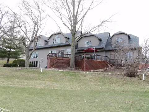 1806 Knollwood Dr, Marshalltown, IA 50158