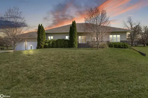 1712 Oakland Mills Rd, Mount Pleasant, IA 52641