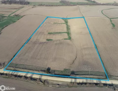 360 Th Ave, Clinton, IA 52732