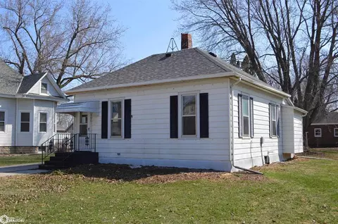 511 N Main St, Kanawha, IA 50447