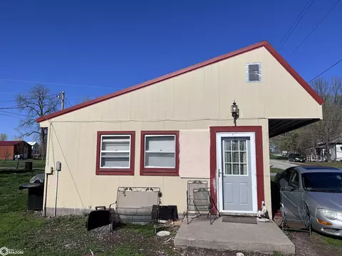 134 W Third St, Grand River, IA 50108