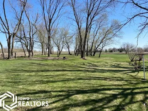 305 Standring St, Corwith, IA 50430 photo 5