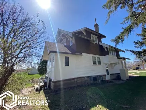 305 Standring St, Corwith, IA 50430 photo 3