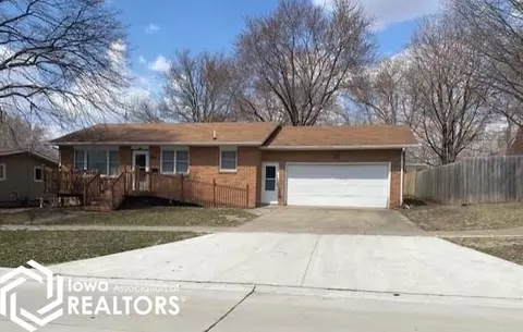 307 3rd St NE, Belmond, IA 50421