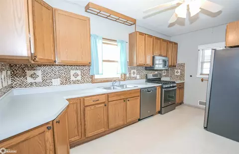 720 E Ave, Nevada, IA 50201 photo 13