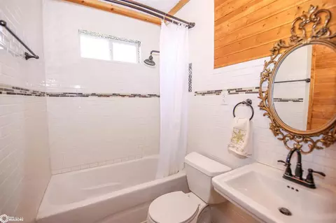 720 E Ave, Nevada, IA 50201 photo 12