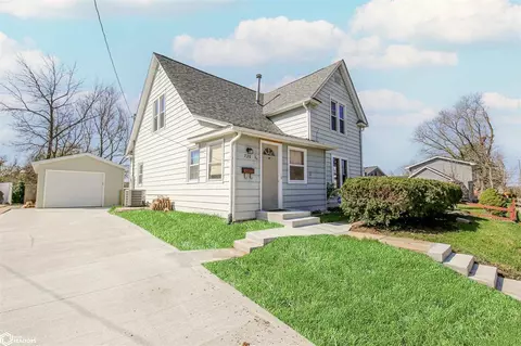 720 E Ave, Nevada, IA 50201 photo 2