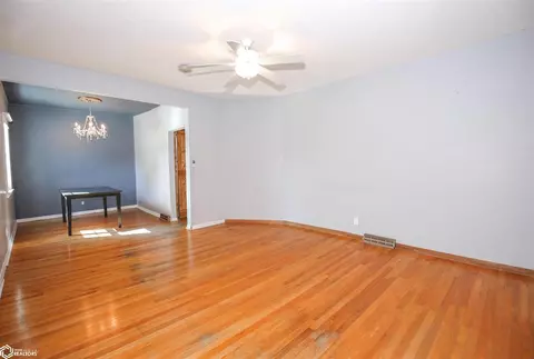 720 E Ave, Nevada, IA 50201 photo 6