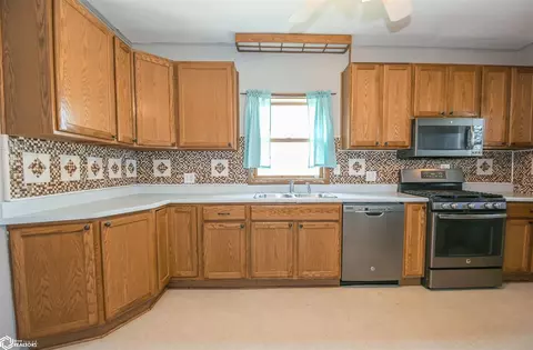 720 E Ave, Nevada, IA 50201 photo 14
