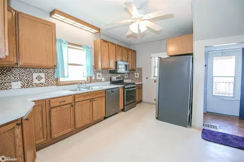 720 E Ave, Nevada, IA 50201 photo 15