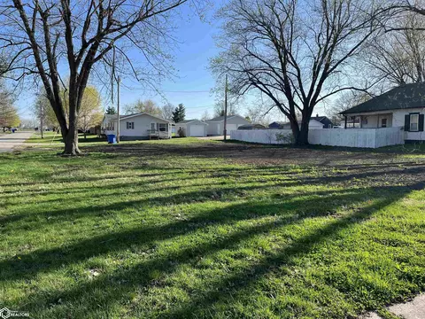 1018 4th Ave E, Albia, IA 52531