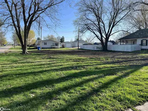 1018 4th Ave E, Albia, IA 52531