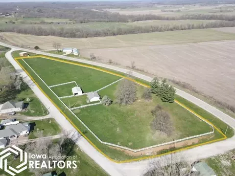 302 Walnut St, Floris, IA 52560