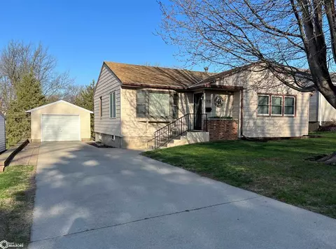 1737 Salinger Ave, Carroll, IA 51401