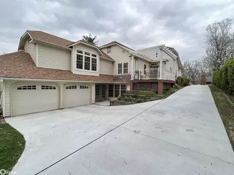 721 W 11th St S, Newton, IA 50208