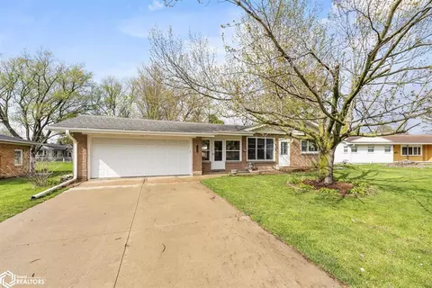 1124 8th Ave N, Clinton, IA 52732