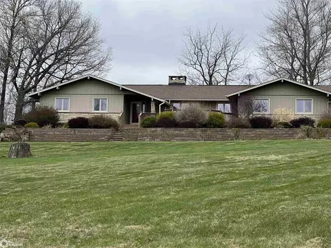2719 61st Street Ln, Vinton, IA 52349