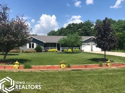 1004 W Pleasant Valley St, Sigourney, IA 52591