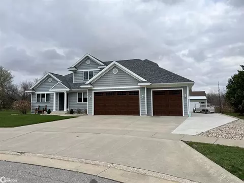 1004 S 10th Pl, Clear Lake, IA 50428