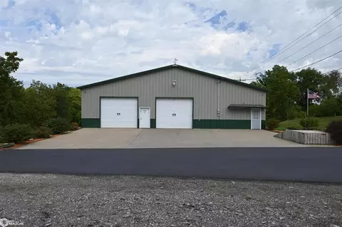 402 Albia Rd, Chariton, IA 50049