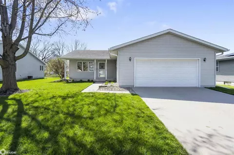 1838 9th Street Pl, Nevada, IA 50201