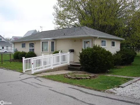 107 Toothache Dr, New London, IA 52645