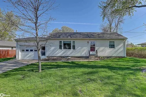 607 F Ave, Kalona, IA 52247