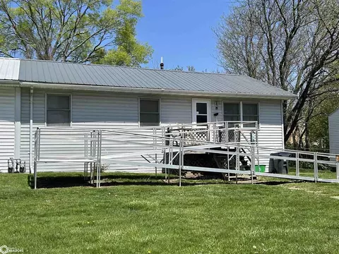 2602 Flint Hills Dr, Burlington, IA 52601
