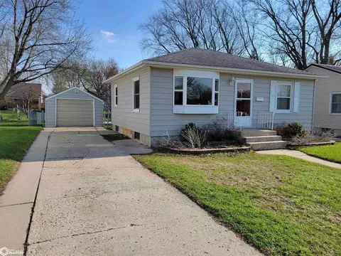 939 17th St NE, Mason City, IA 50401