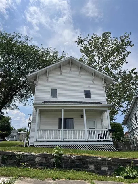 237 S 4th St, Burlington, IA 52601